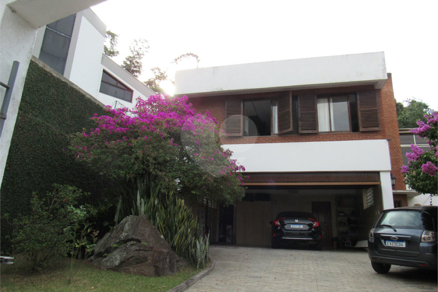 Sobrado à venda com 4 quartos, sendo 2 suítes, em Tremembé, São Paulo, SP