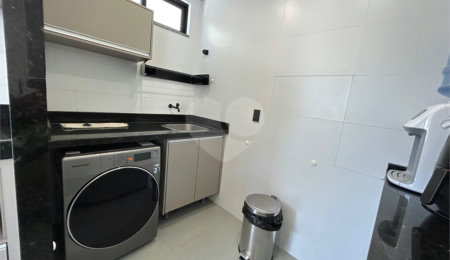 Apartamento à venda com 2 quartos, sendo 1 suíte,  em Taperapuan, Porto Seguro, BA
