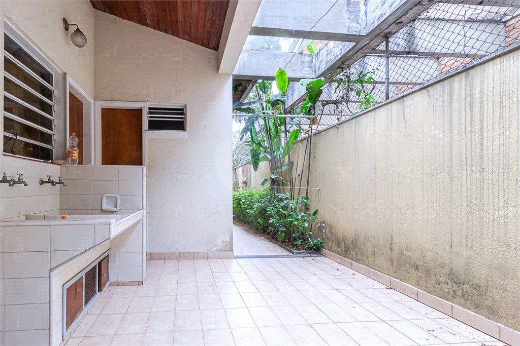Casa Térrea à venda com 3 suítes em Jardim dos Estados, São Paulo, SP