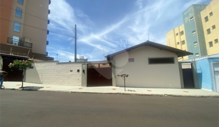 Sobrado à venda com 4 quartos, sendo 1 suíte, em Planalto Paraíso, São Carlos, SP