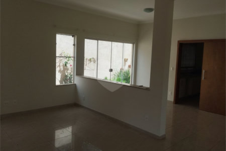 Sobrado à venda com 4 quartos, sendo 3 suítes, em Altos do Jaraguá, Araraquara, SP
