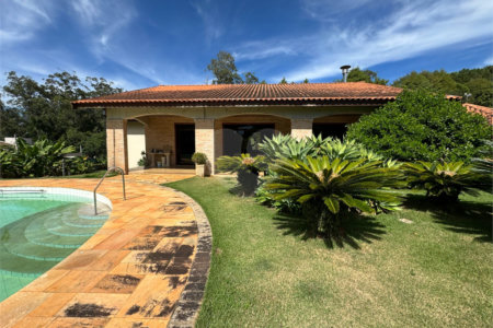 Casa à venda com 7 quartos, sendo 3 suítes,  em Jardim Colombo, Itapetininga, SP