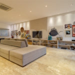 Casa à venda com 4 suítes no condomínio Ville de France, São Paulo - SP