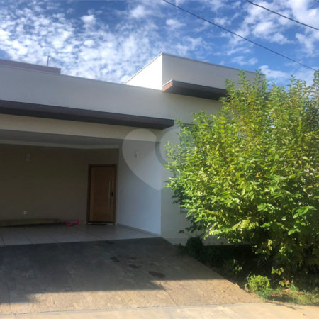 Casa à venda com 4 quartos, sendo 1 suíte, no condomínio Villagio Milano, Sorocaba - SP
