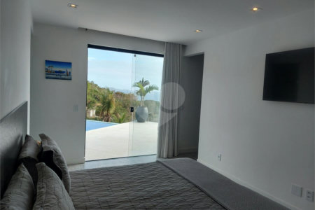 Casa à venda com 4 quartos, sendo 3 suítes, em Albatroz, Armação dos Búzios, RJ