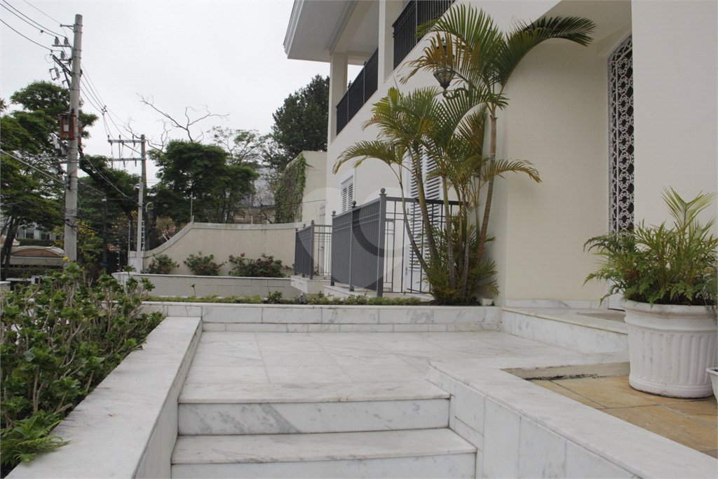 Casa à venda ou para alugar com 5 suítes em Jardim Leonor, São Paulo, SP