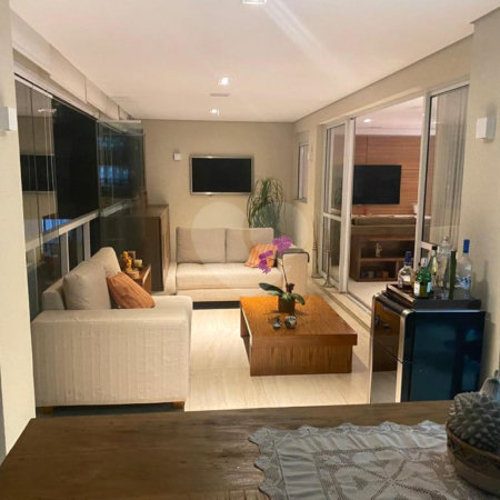 Condomínio clube, Apartamento na Mooca com 204 m² Com 3 suítes e 4 Vagas.