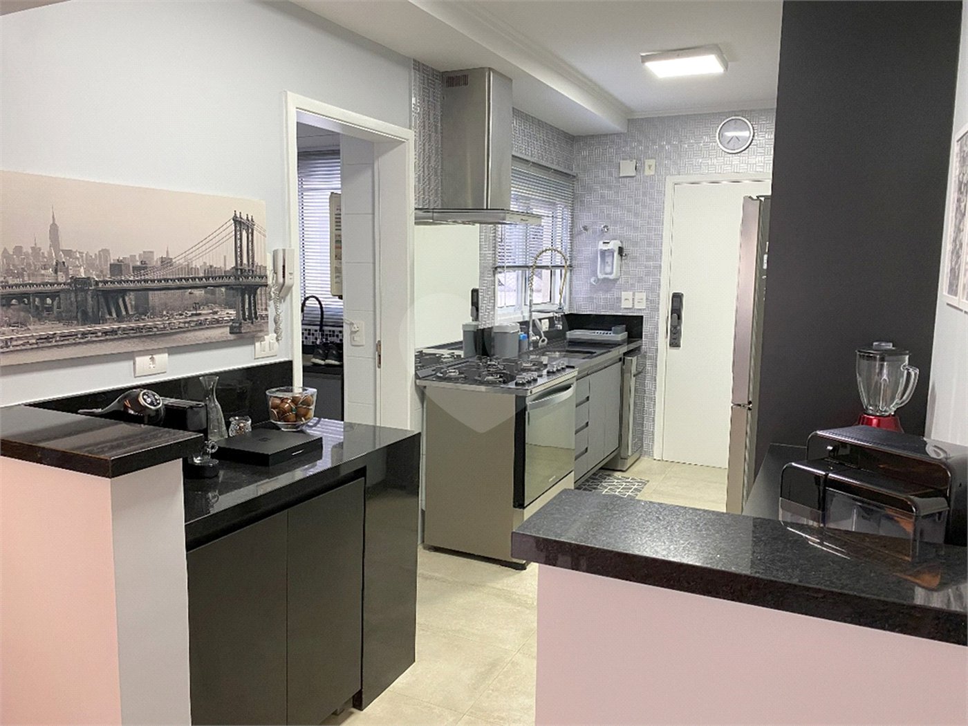 Apartamento à venda com 3 quartos, sendo 1 suíte,  em Vila Olímpia, São Paulo, SP