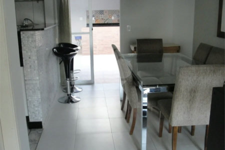 Casa à venda com 3 quartos, sendo 1 suíte, no condomínio Village Jardim Versailles, Jundiaí - SP