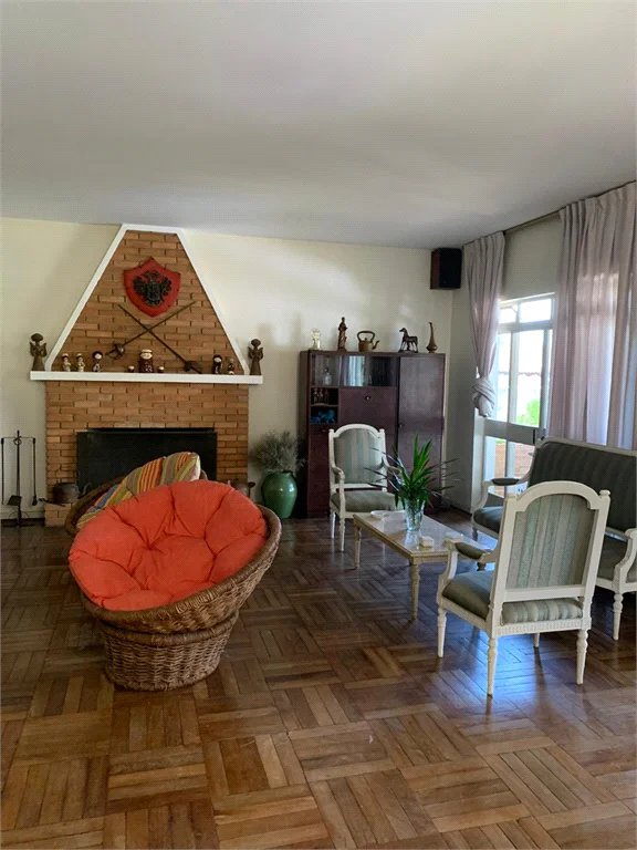 Casa à venda com 4 quartos, sendo 1 suíte, em Caxingui, São Paulo, SP
