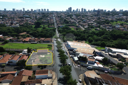 Terreno à venda em Parque Laranjeiras, Araraquara, SP