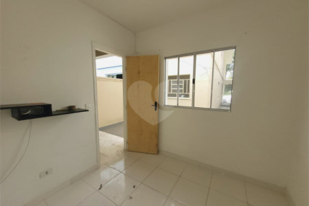 Casa à venda com 3 quartos, sendo 1 suíte, em Parque Maria Domitila, São Paulo, SP