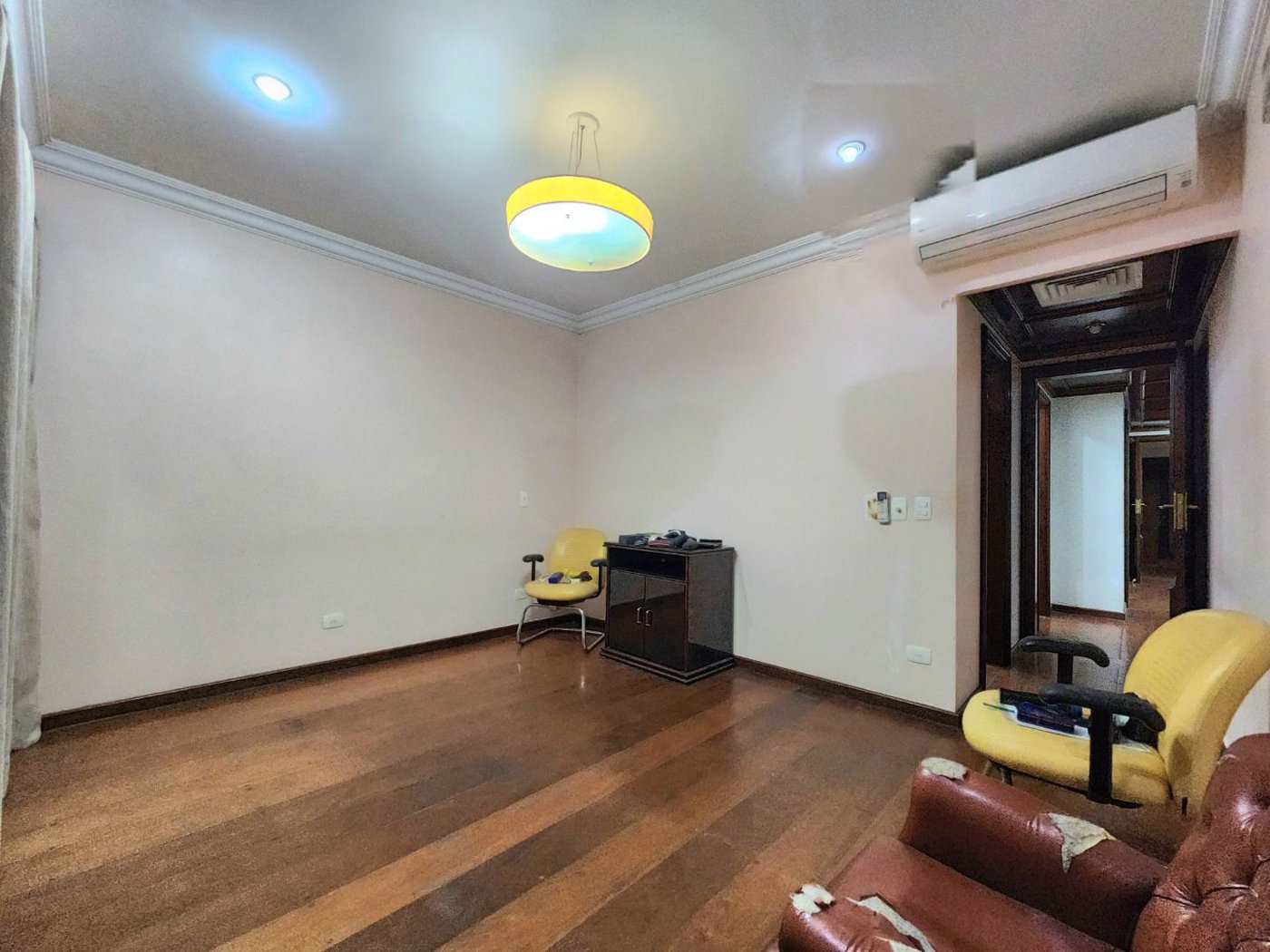 Apartamento Alto Padrão Frente Mar com 4 Dormitórios, 3 Suítes e 3 Vagas na Orla de Santos