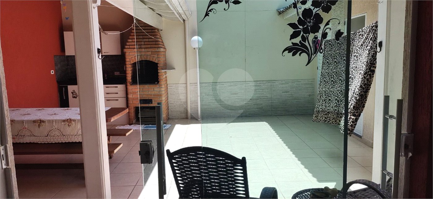 Casa à venda com 3 quartos, sendo 2 suítes,  no condomínio Parque das Figueiras, Mogi das Cruzes - SP