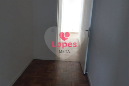Apartamento à venda com 4 quartos, sendo 2 suítes,  em Vila Adyana, São José dos Campos, SP
