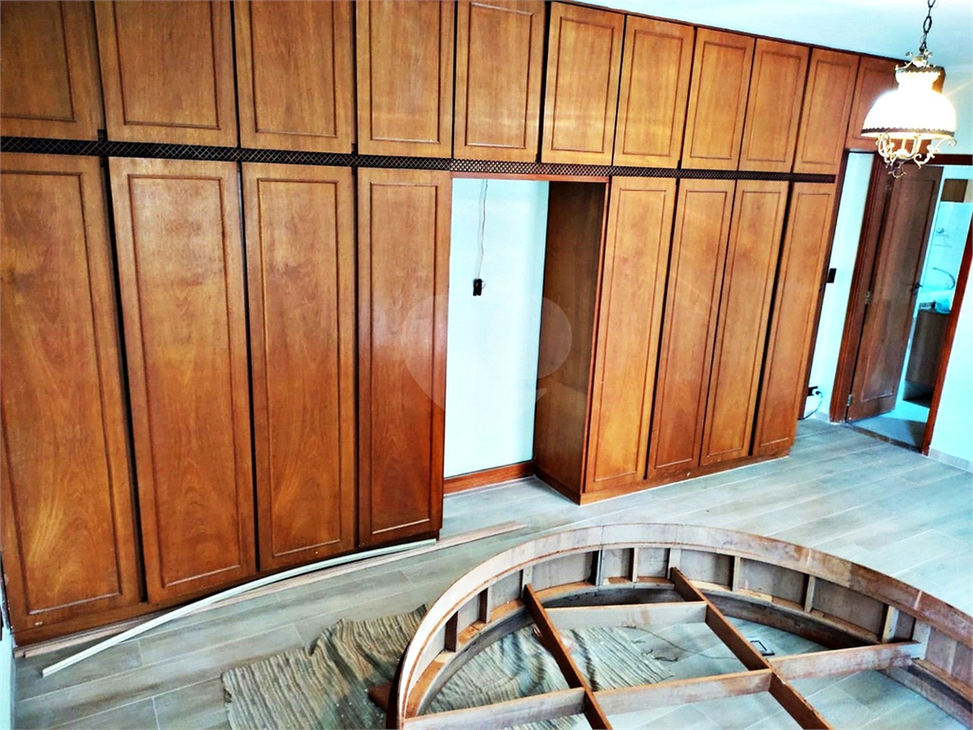 Sobrado à venda com 5 quartos, sendo 2 suítes, em Vila Nova Cachoeirinha, São Paulo, SP