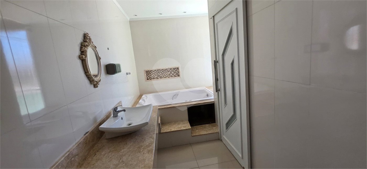Casa Térrea à venda ou para alugar com 8 quartos, sendo 4 suítes, em Vila Pereira Barreto, São Paulo, SP