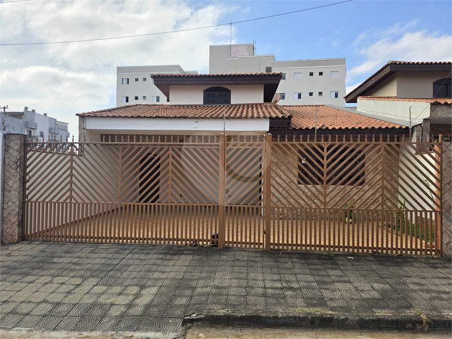 Casa à venda com 4 quartos, sendo 2 suítes,  em Vila Espírito Santo, Sorocaba, SP