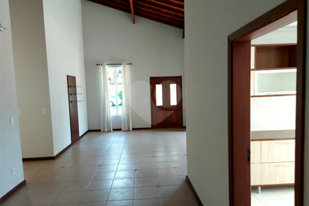 Casa charmosa e elegante localizada no deslumbrante Condomínio Villagio Capriccio Louveira SP