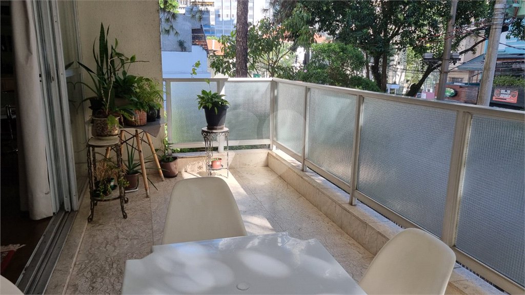 Apartamento à venda com 3 quartos, sendo 1 suíte, em Bela Vista, São Paulo, SP