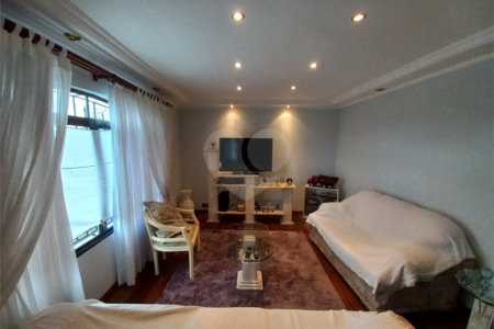 Sobrado à venda com 3 quartos, sendo 1 suíte, em Jardim Umarizal, São Paulo, SP