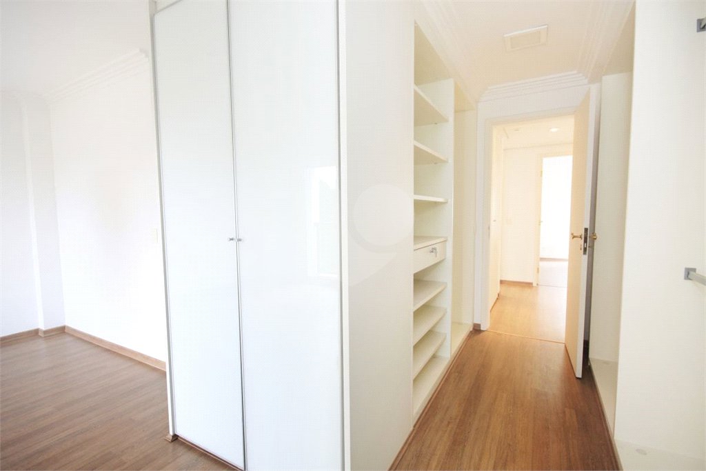 Apartamento à venda com 3 quartos, sendo 1 suíte, em Alto da Boa Vista, São Paulo, SP