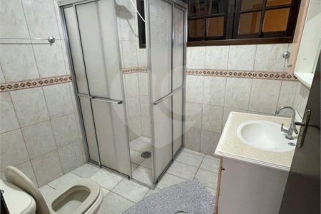 Sobrado à venda com 3 quartos, sendo 1 suíte, em Loteamento Acrísio de Oliveira Silva, Mogi das Cruzes, SP