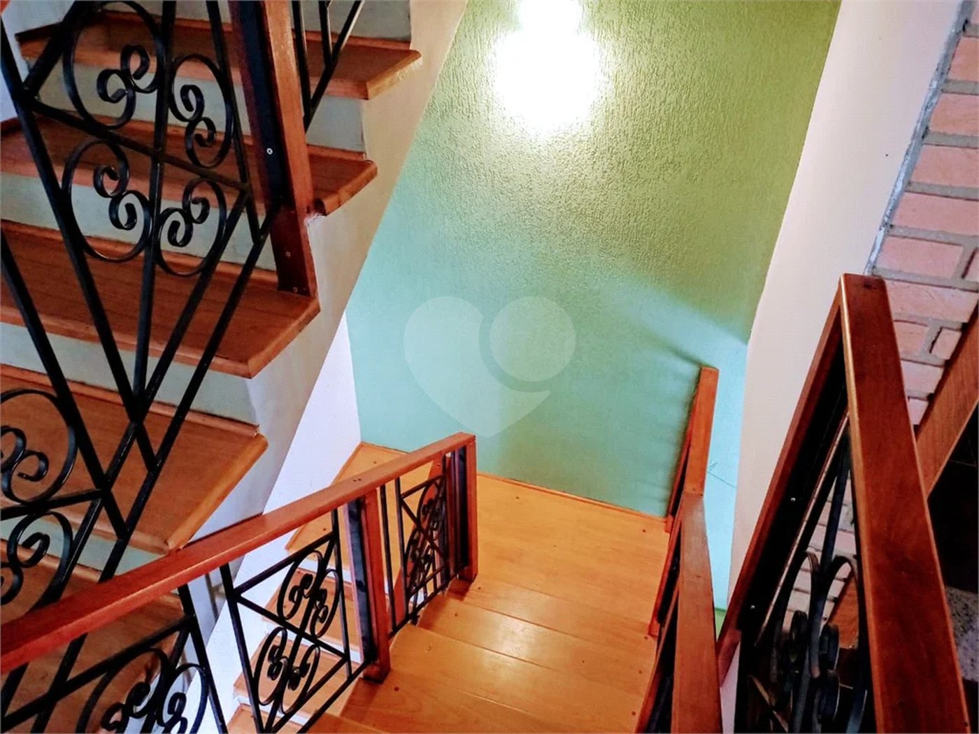 Casa à venda ou para alugar com 5 quartos, sendo 4 suítes, no condomínio Associação Reserva das Hortênsias, Mairiporã - SP