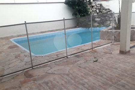 Casa à venda com 5 quartos, sendo 3 suítes,  em Vila Oliveira, Mogi das Cruzes, SP