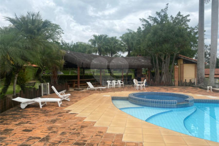 Casa à venda com 8 quartos, sendo 4 suítes, no condomínio Santa Filomena, Salto - SP