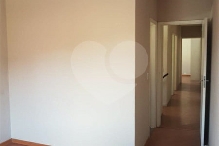 Sobrado à venda com 3 quartos, sendo 1 suíte, em Cidade Vargas, São Paulo, SP
