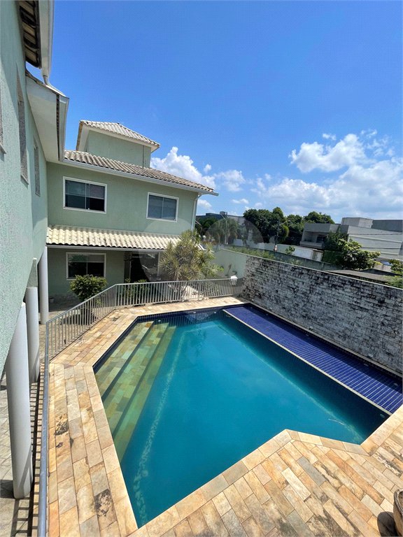 Casa à venda com 5 quartos, sendo 1 suíte, no condomínio Residencial Green Ville, Rio de Janeiro - RJ