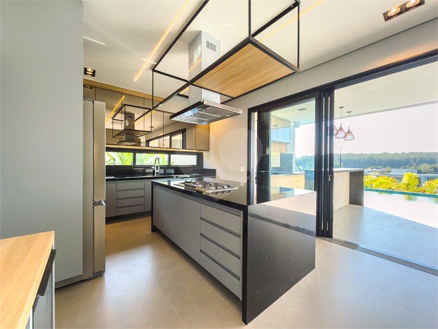Casa à venda com 4 suítes, no condomínio Villa dos Pinheiros, Indaiatuba - SP