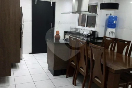 Sobrado à venda com 3 suítes em Vila Mazzei, São Paulo, SP
