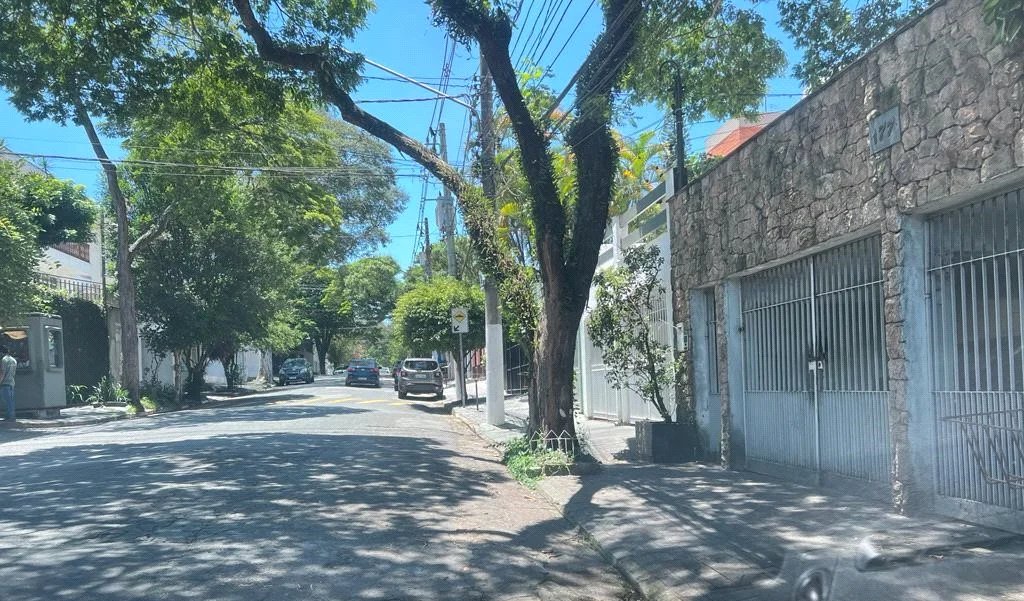 Casa à venda com 4 quartos, sendo 1 suíte, em Jardim das Vertentes, São Paulo, SP