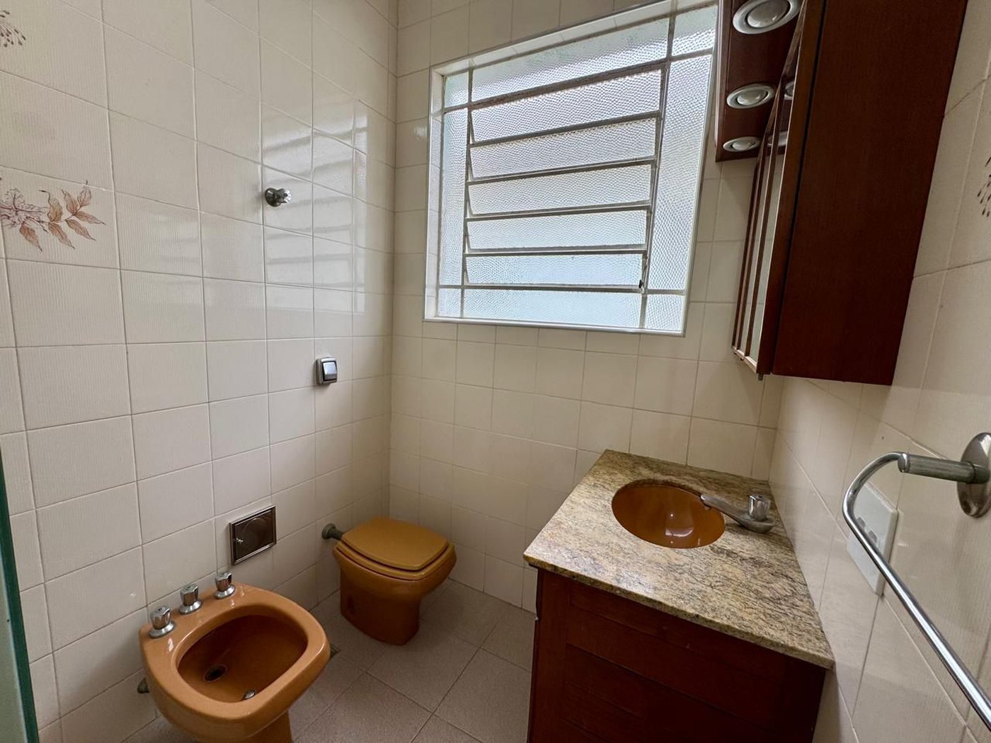 CASA AMPLA COM QUINTAL  150m² - 1.799.000,00 - Aparecida - Santos/SP
