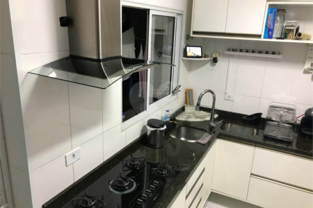 Casa à venda com 3 quartos, sendo 1 suíte, no condomínio Dolce Villa Anália Franco, São Paulo - SP