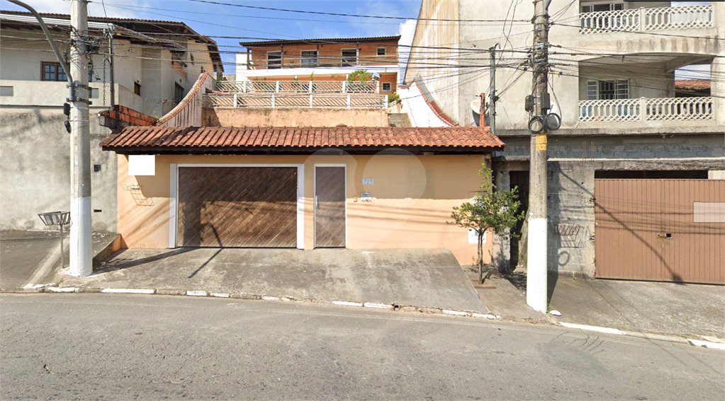 Sobrado à venda com 3 quartos, sendo 1 suíte, em Bocaina, Ribeirão Pires, SP
