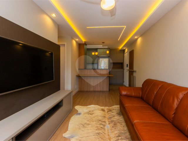 Apartamento à venda com 3 quartos, sendo 1 suíte,  em Santo Amaro, São Paulo, SP