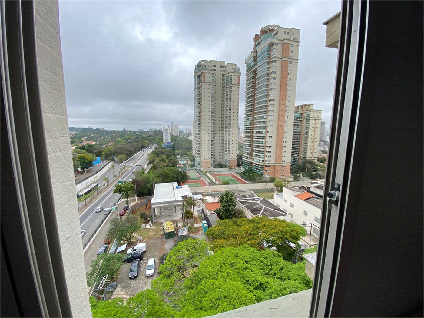 Cobertura à venda com 3 quartos, sendo 1 suíte,  em Brooklin Paulista, São Paulo, SP