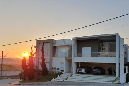 Casa à venda com 4 suítes no condomínio Residencial Jaguary, São José dos Campos - SP