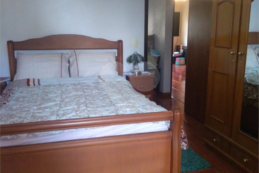 Sobrado à venda com 4 quartos, sendo 3 suítes, em Limão, São Paulo, SP