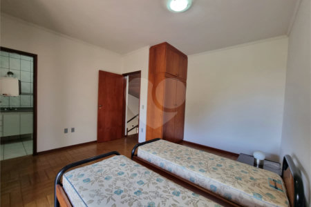 Casa à venda com 4 quartos, sendo 2 suítes, em Bosque, Vinhedo, SP