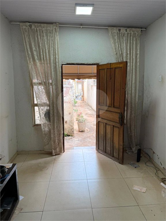 Casa à venda com 2 quartos no Centro, Araraquara, SP