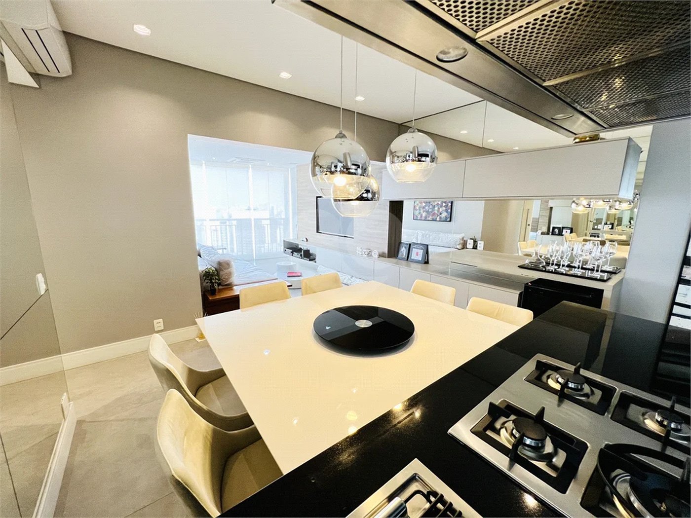 Apartamento venda / locação Vila Nova Conceição, 80m², andar alto, 1 suíte e 2 vagas