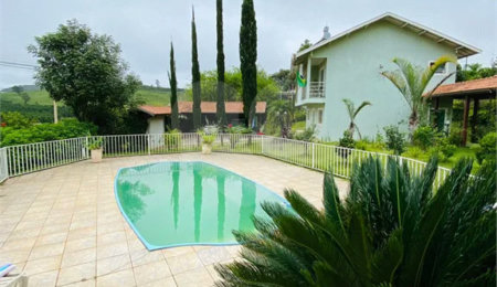 Casa à venda com 4 quartos, sendo 1 suíte,  em Residencial e Industrial Campo Alegre, Poços de Caldas, MG