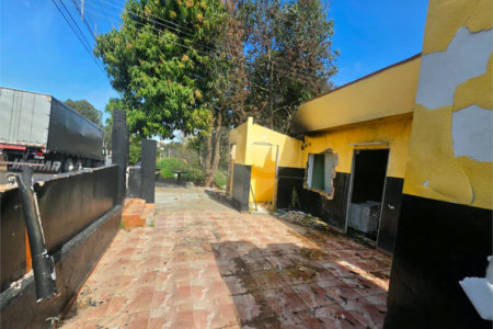 Terreno 240m² Vila Nery