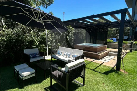 Belíssima Casa à venda com 453m², 4 suítes e 5 vagas de garagem em Atibaia!!!!