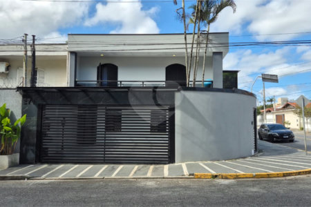 Casa à venda com 3 quartos em Vila Oliveira, Mogi das Cruzes, SP