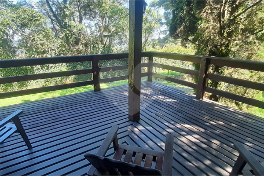 Sobrado à venda com 3 suítes em Serra da Cantareira, Mairiporã, SP